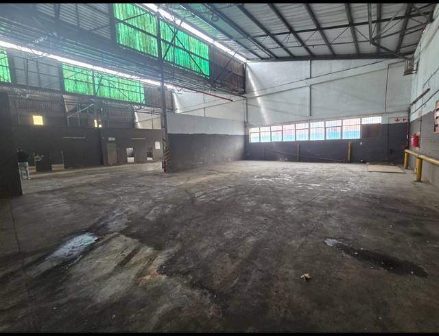 4,831M² WAREHOUSE TO LET IN CLAIRWOOD